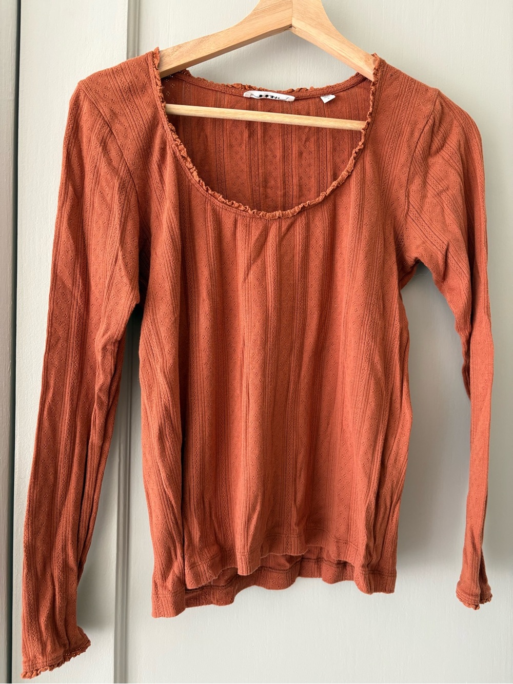 Doen Ribbed Long-Sleeve Scoop Neck Top in Rust Orange